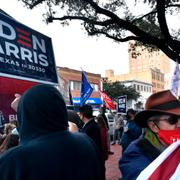 Trump- och Bidenanhängare i Texas. 