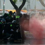 Polis och demonstranter drabbade samman i Bangkok.