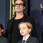 Brad Pitt med tre av sina sex barn. Till vänster Pax Jolie-Pitt, from left, Shiloh Jolie-Pitt och Maddox Jolie-Pitt