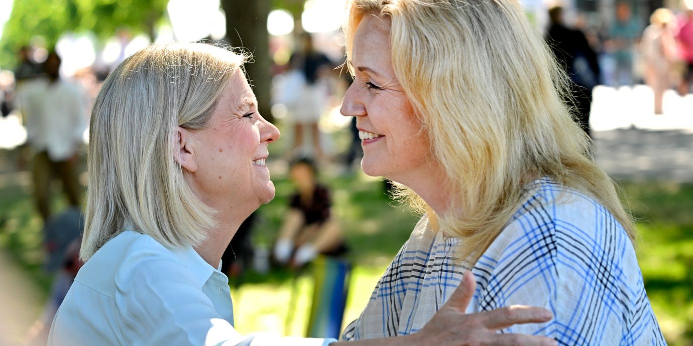 Socialdemokraternas partiledare Magdalena Andersson och Centerpartiets partiledare partiledare Elisabeth Thand Ringqvist under Almedalsveckan.