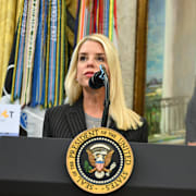 Pam Bondi och Donald Trump. 