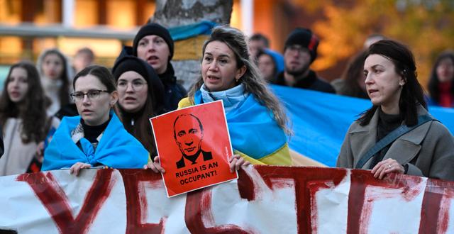 Demonstration till stöd för Ukraina utanför Ryska ambassaden, 10 oktober 2022. Fredrik Sandberg/TT