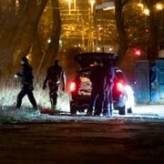 Polis och räddningstjänst med dykare på plats vid Krusegatan i Malmö natten till tisdagen