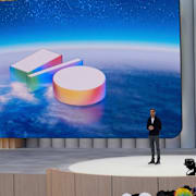 Sundar Pichai på scen. 