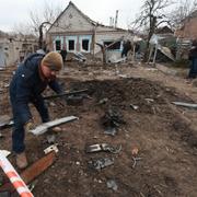 Delar av rysk drönare i bostadsområde i Zaporizjzja.