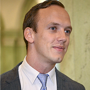 Sverigedemokraternas presschef Oskar Cavalli-Björkman till vänster.