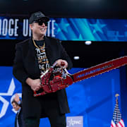 Elon Musk lovade att skära i budgeten. 