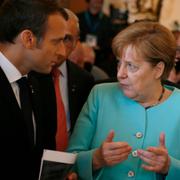 Emmanuel Macron tillsammans med tysklands förbundskansler Angela Merkel. 