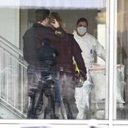  Polisens kriminaltekniker på plats vid ett studentboende på Olastorpsvögen på Näsby i Kristianstad. 