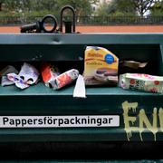 Sopsorteringskärl för pappersförpackningar i Solna
