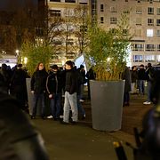 Människor samlas i Lille på onsdagskvällen till minne av Quentin Deranque, 23 år, som dog av sina skador efter dödsmisshandeln. 