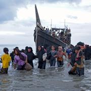 Rohingyer som flytt över havet. Bilden är från ett annat tillfälle. 