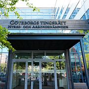 Lotsen och kaptenen som befann sig ombord fraktfartyget när dödsolyckan inträffade dömdes i Göteborgs tingsrätt under onsdagen.