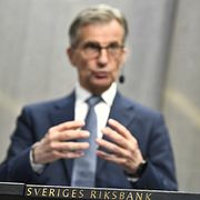 Riksbankschef Erik Thedéen kommenterar riksbankens besked att styrräntan lämnas oförändrad på 1,75 procent, under en pressträff 7 maj.