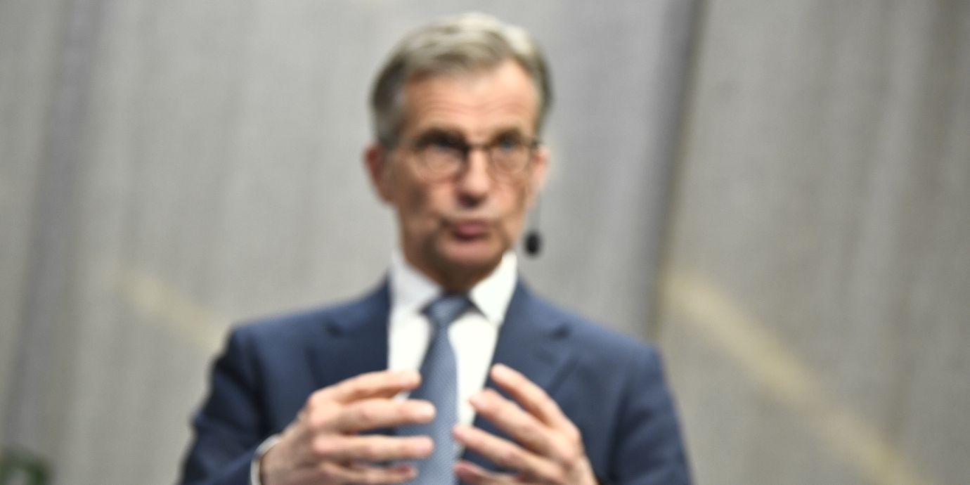 Riksbankschef Erik Thedéen kommenterar riksbankens besked att styrräntan lämnas oförändrad på 1,75 procent, under en pressträff 7 maj.