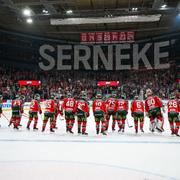 Frölunda tackar publiken efter lördagens match. 