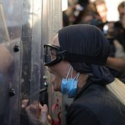 Demonstrant i Tirana, 16 oktober.