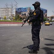 En medlem av det iranska revolutionsgardet fotograferad i huvudstaden Teheran i juni 2025.