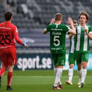 Hammarbys målvakt Davor Blazevic, David Fällman och Kalle Björklund jublar efter fotbollsmatchen.