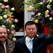 Daniel Ortega och Wang Jing.