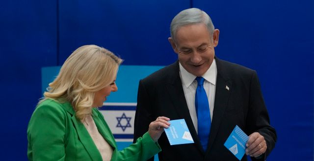 Benjamin Netanyahu under valdagen.  Maya Alleruzzo / AP