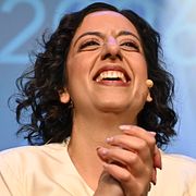 Simona Mohamsson (L) talar under Liberalernas valvaka.