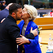 Ukrainas ledare Volodymyr Zelenskyj och EU-chefen Ursula von der Leyen. Arkivbild.