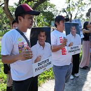 Dutetekritiska aktivister väntar på beskedet från ICC.