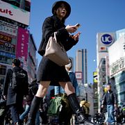 Människor i Shibuya i Tokyo. Illustrationsbild.