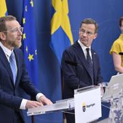 Statsminister Ulf Kristersson (M), socialminister Jakob Forssmed (KD) och Liberalernas gruppledare Lina Nordquist (L).