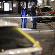 Polisens kriminaltekniker på plats i Malmö efter ett mord på en 20-åring i mars.