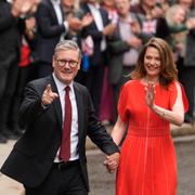 Keir Starmer med sin fru Victoria. Arkivbild.