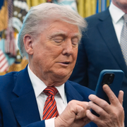 Donald Trump och appar på mobilen från e-handelsföretaget Temu och klädföretaget Shein.