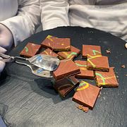 ”Dubai-choklad” i en Lindt-shop. Illustrationsbild.