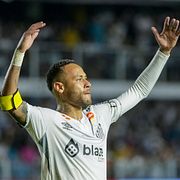 Neymar under en match i februari.