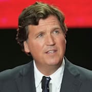 Tucker Carlson är en av opinionsbildarna som förmedlar en ny berättelse om andra världskriget.