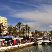 Illustration: Staden Estepona på spanska solkusten (Costa del sol).