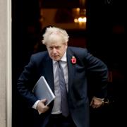 Dåvarande premiärministern Boris Johnson på väg ut ur 10 Downing Street, november 2020.