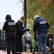 Polisens utredare på plats efter fredagens skjutning.