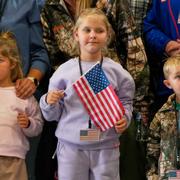 Flera barn anlände till USA under måndagen. 