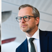 Amineh Kakabaveh, partilös och finansminister Mikael Damberg.