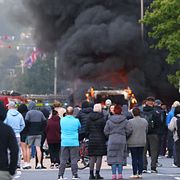 Knivdådet tidigare i veckan har lett till våldsamma invandringskritiska protester.