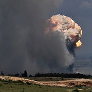 Arkivbild från juli 2023: Rökplym efter attack på Krym.