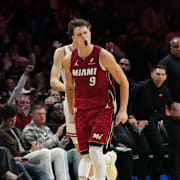 Pelle Larsson jublar under nattens match.