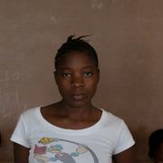 Naomi i syslöjdssalen i skolan för förrymda barnbrudar i Kono, Sierra Leone, den 23 november 2020.