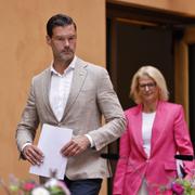 Johan Forssell tillsammans med finansminister Elisabeth Svantesson. 