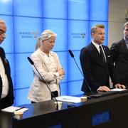  Lars Lejonborg (L), Kristina Axén Olin (M), Alexander Christiansson (SD) och Hans Eklind (KD) under pressträffen.