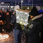 Ljusmanifestation efter mordet i Rönninge.