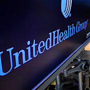 Illustrationsbild. United Healths aktie på skärm på Wall Street.