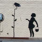 Odaterat foto av Banksys verk ”Blomflickan” som hittades på en bensinstation i Los Angeles.